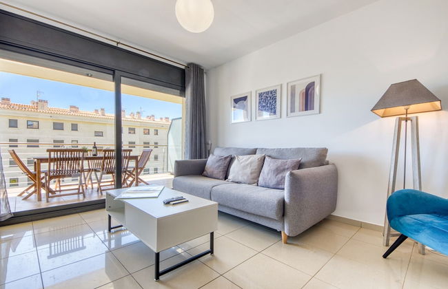 Apartment in Roses Near Sandy Beach - Photo 10