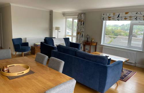 Lloret, Contemporary Retreat with Hot Tub & Waterside Views - Photo 6