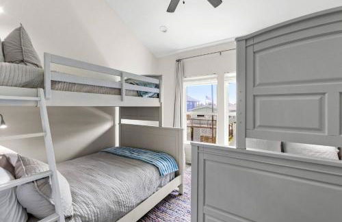 Palms & Pelicans - Photo 18