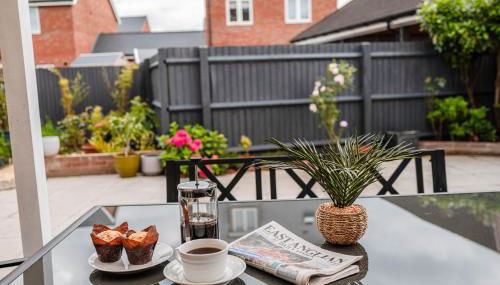 4 Bed, 3 Bath Townhouse in Colchester - Business, Contractor and Leisure - Singles or Superkings - Disc0unts - Foto 5, Garden