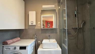 Helle Souterrain-Wohnung mit eigenem Eingang - Foto 4