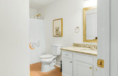 Walk to the Beach & Town | Stylish Beach Home - Foto 17