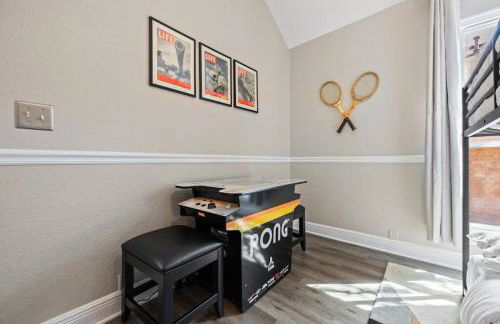 Artist Retreat at Cypress Creek - Hotub - Sleeps 9 - Photo 48