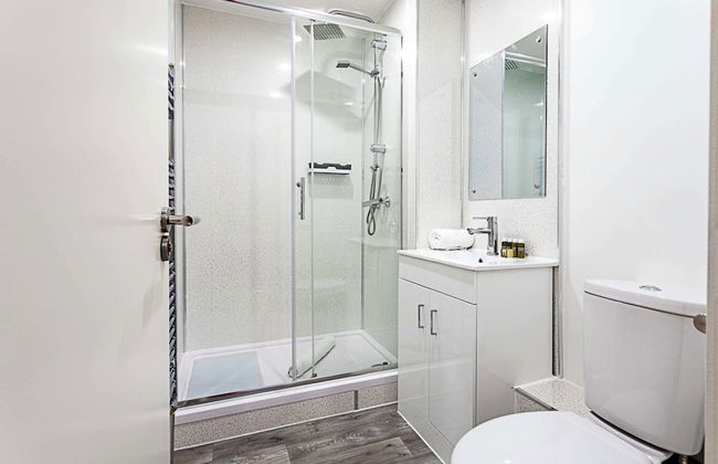 Modern Clapham Apartment - Photo 17