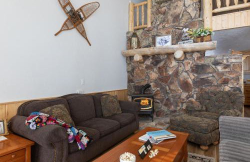 Chester Currents by KABINO Riverfront on Henrys Fork Air Conditioning Boat Launch Foosball Pool Table Huge Yard Garage WIFI - Foto 19