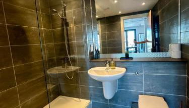 City centre, Top floor apartment, Two balconies - Foto 3, towels, Shower