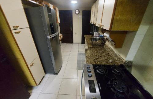 Apto 04 qtos, aconchegante, localizado em prédio frente Praia do Forte - Foto 5