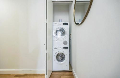 FiDi 1 BR w Work Setupby Anyplace - 11688 - Foto 26