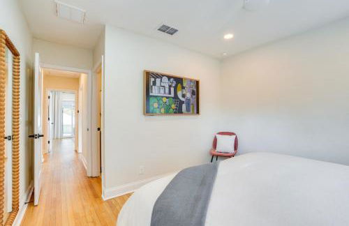 Mid-Century Lakeland Home with Game Room! - Foto 15