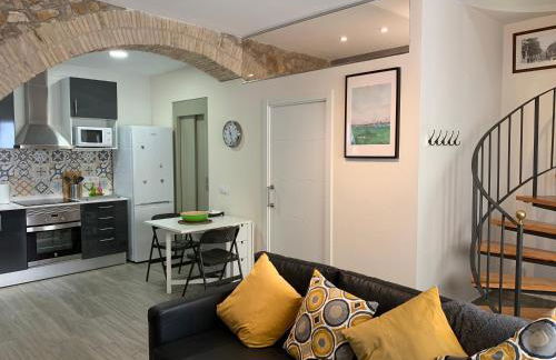 PINTOR MASSANET - Casa de piedra adaptada en LEscala - Foto 1