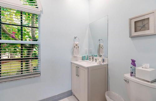 Tropical Oasis with Heated Pool - Photo 6