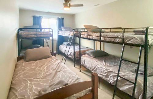 Spacious South Jordan Family Home with Private Yard! - Photo 20