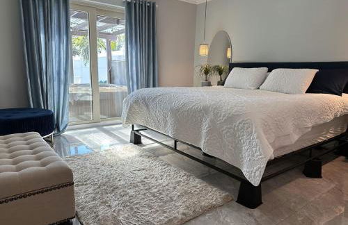 Newly Renovated Villa with Hot Tub - Foto 8