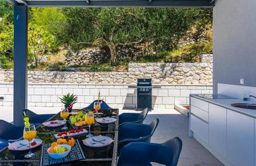 Villa Belvedere with heated pool, billiards, Media room, sea views,10 pax - Foto 9