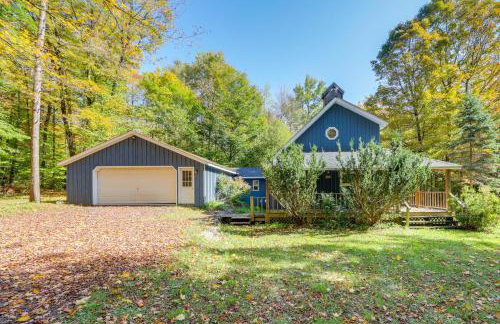 Love Shack Retreat Cabin with Deck and Yard! - Foto 28