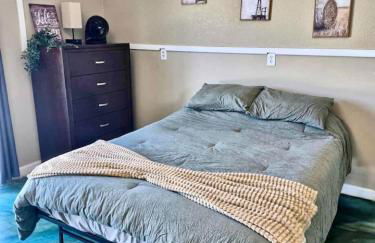 Riverfront Studio Cabin with Amazing View and Huge Yard - Foto 18