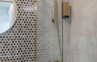 Nowoczesny apartament z balkonem i widokiem na miasto - Foto 16