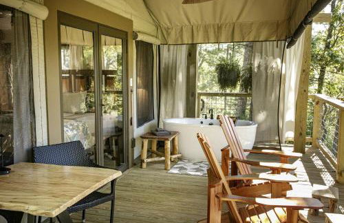 Secluded Tree Tent with Outdoor Soaking Tub & Pizza Oven Near Blue Ridge Waterfalls, Zirconia, North Carolina - Foto 14