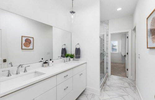 TWO Neighboring Homes Sleeps 24 Walk to 12 South - Foto 33