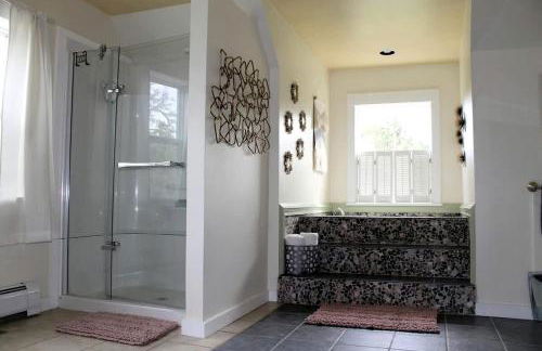 Charming Dog-Friendly Beach House with Fire Pit & Jetted Tub Near Carters Beach in Hancock, Maine - Foto 13