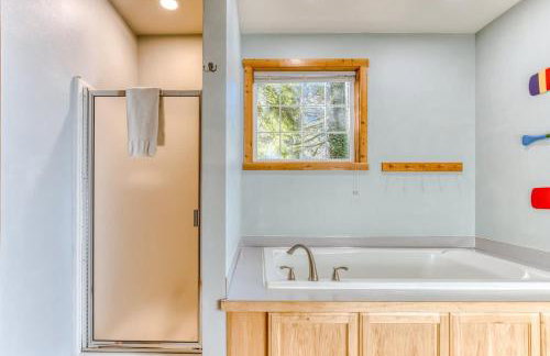 Lazy Bear Lodge · Spacious 6BR Lodge with Chef's Kitchen, Hot Tub, Golf Views and more - Foto 29