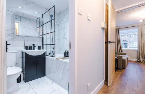 Long Stays Offers , New 2 Bed APT , Sleeps 3 , Wigan , Perfect for Relocations , Contractors , Families - Photo 55