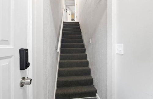 Great Location! 2BR - King Bed - Private Laundry - Foto 15