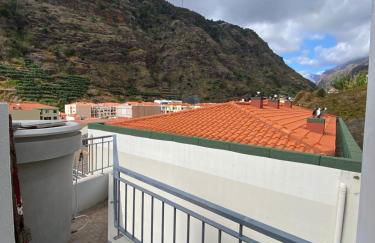 Lovely newly refurbished, 1 bedroom top floor apartment with sea views, fast WI-FI CABLE TV and Netflix - Foto 24