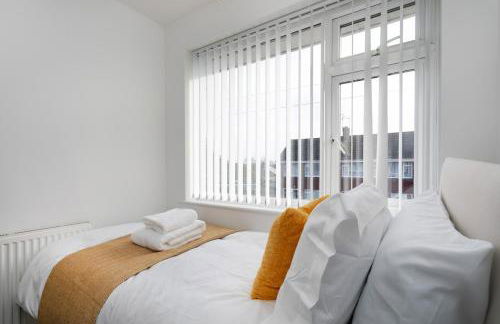 Cosy 4-BDR Family-Friendly House in North Hykeham, with High Speed Free WiFi, Secure Parking, Sleeps Up to 7, Long-Term Stays Allowed! - Foto 45