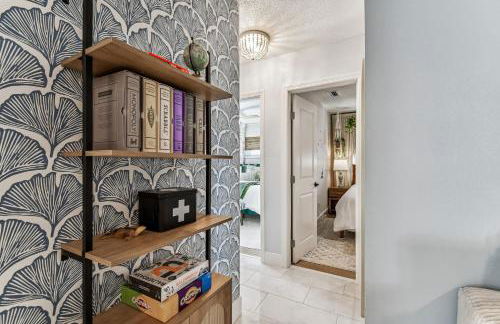 Luxury Home with Hot Tub & Outdoor Oasis blocks from the Beach - Foto 46