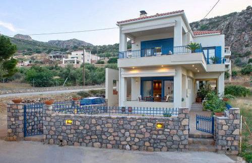 SeaSight Living Apartment - Photo 2