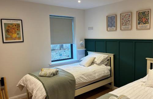 Clare Escape - Modern apartment Ballycastle town centre & walk to beach - Photo 1
