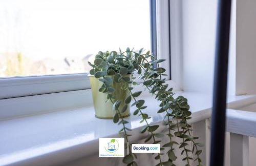 Cosy Retreat By Green Haven Escapes Short Lets & Serviced Accommodation Seacroft With Free Off-Street Parking & Pet-Friendly - Photo 7