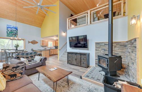 Soldotna Home with 2 Living Areas and Spacious Porch - Photo 1