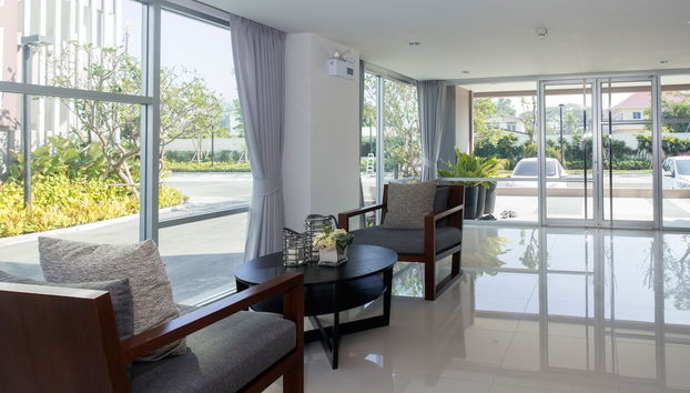 First Choice Suites - Photo 3