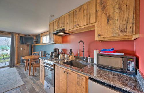 Slopeside Burke Mountain Condo with Fireplace! - Foto 10
