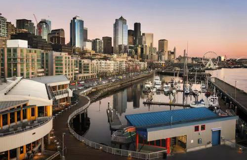 Fremont & Woodland Park Zoo Cozy Living - Photo 11