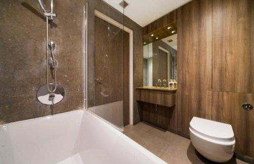 One bedroom apartment with balcony and concierge , station and shops 2min walk - Foto 10