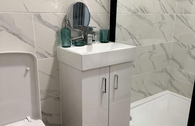 5-bed Apartment in Altrincham Near Airport - Photo 14