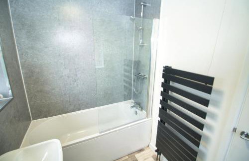 3 Bed Semi - Refurbished High Standard - Off Street Parking - Large Garden - Dog Friendly - Fast Wifi - Foto 26