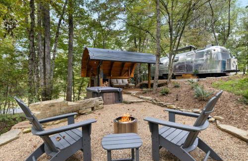 Luxury Airstream w hot tub, king bed, & grill - Foto 10