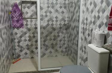 Casa quatro com cozinha americana e quintal compartilhado - Foto 4