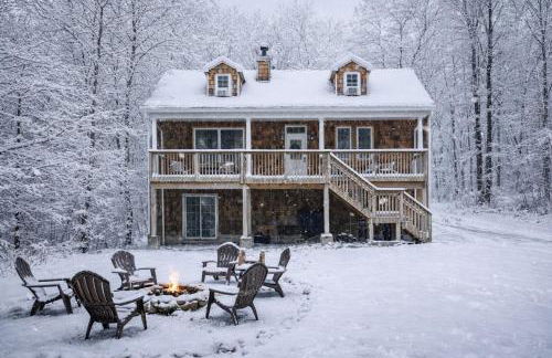 Catskill Cabin with Firepit & Indoor Jacuzzi Tub - Foto 2