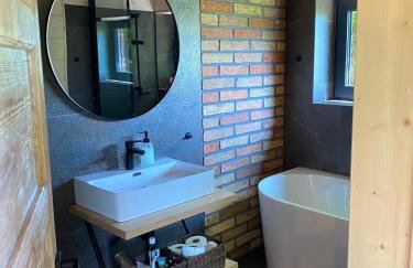 Domek nad jeziorem w górach - Foto 11