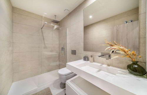 Casa Sol Luxury Rooftop Penthouse Gym Spa Pools - Photo 35