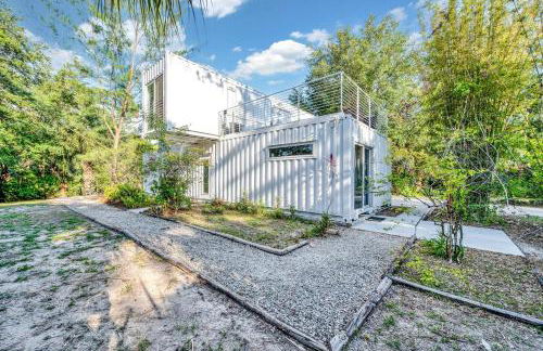 Upcycled Shipping Containers Transformed into a Glamping Home for a Unique Florida Vacation - Foto 73