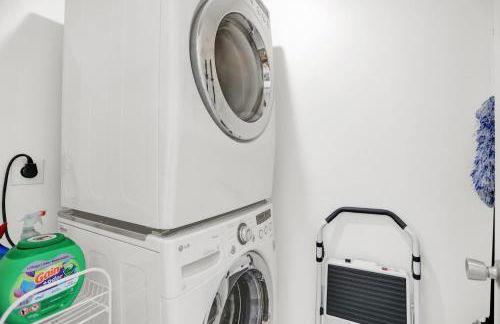 Fountain Square Gem with Rooftop Patio & Fire Pit- Family Friendly - Foto 35