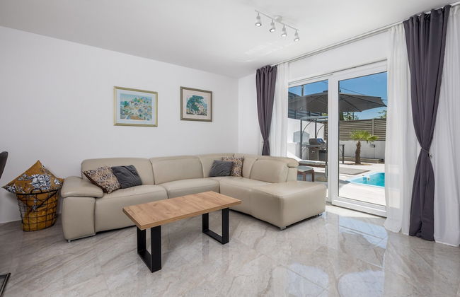 Modern Holiday House Jadranka With Pool - Foto 10