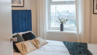 Spacious & Modern 8-Bed Home - Sleeps 13 - Parking - Foto 4