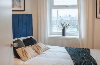 Spacious & Modern 8-Bed Home - Sleeps 13 - Parking - Foto 4